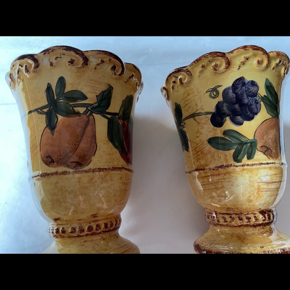 CIC Vintage Country Salt & Pepper Pottery Shakers